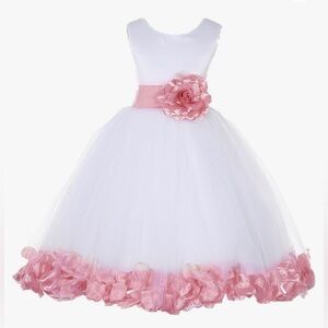 White Floral Rose Petals Flower Girl Dress. Size 6